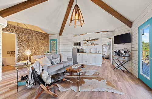 Canyon Lake House | Mystic Hills Ranch I Glamping, Views, Pool