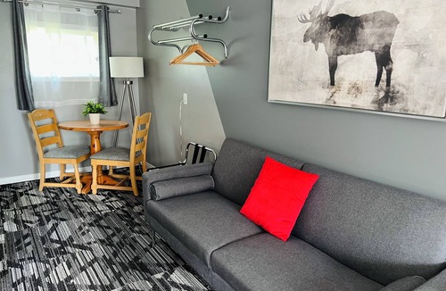 Wawa Hotel | Mystic Isle Motel