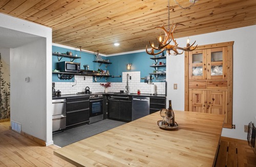 Zigzag House | Mystic Mountain, *Pet Friendly*, Private Hot Tub, Steam Sauna, 11 Miles to Govy Camp