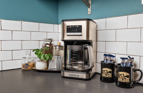 Zigzag House | Mystic Mountain, *Pet Friendly*, Private Hot Tub, Steam Sauna, 11 Miles to Govy Camp