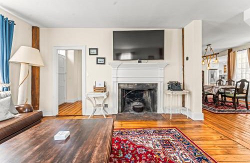 Mystic House | Mystic Riverfront Captain's Home