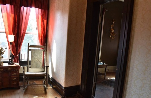 New Castle Bed & Breakfast | Mystic Rose Room