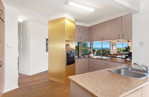 Wamberal House | MYSTIC WAVES | WIFI , Pet Friendly | Accom Holidays