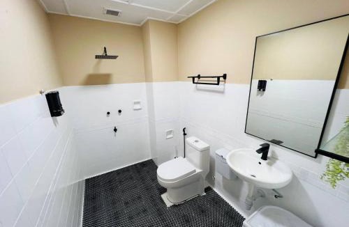 Taman Haji Zainal Apartment | MZR Homestay