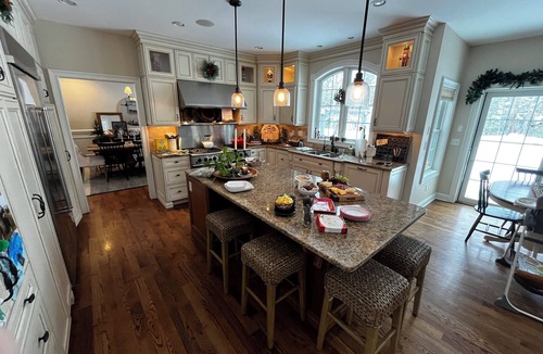 Saratoga Springs House | n 6-bedroom house in Saratoga suburbs - 12 minutes to downtown and the track
