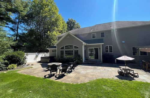 Saratoga Springs House | n 6-bedroom house in Saratoga suburbs - 12 minutes to downtown and the track