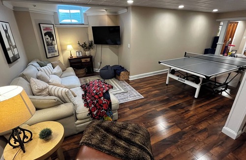 Saratoga Springs House | n 6-bedroom house in Saratoga suburbs - 12 minutes to downtown and the track