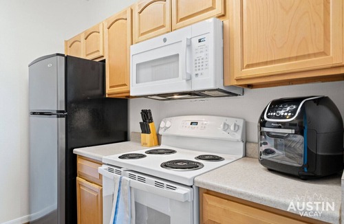 Village At Walnut Creek Apartment | N. Austin Condo w/Pool, Gym & Easy Access to Domain + Pet-Friendly