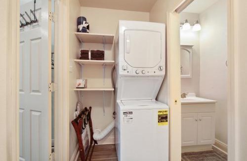 Mid-City District Apartment | N Broad Studios