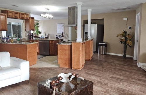 Sebring House | n“Peaceful villa with pool, near lakes, shops & highways – perfect getaway”