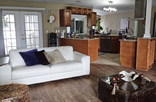 Sebring House | n“Peaceful villa with pool, near lakes, shops & highways – perfect getaway”