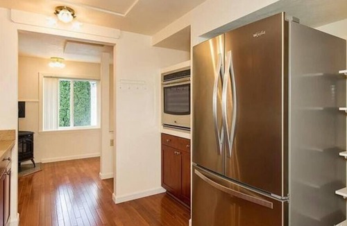 Haller Lake House | N Seattle home -2 BDRM Kitchen,Parking,Laundry