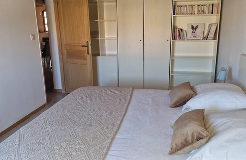 Montfrin Bed & Breakfast | N1 guest room at Relais de Bellemaison