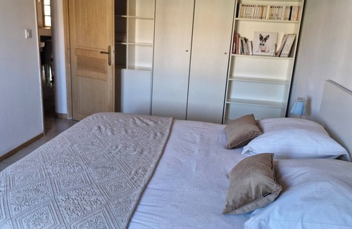 Montfrin Bed & Breakfast | N1 guest room at Relais de Bellemaison
