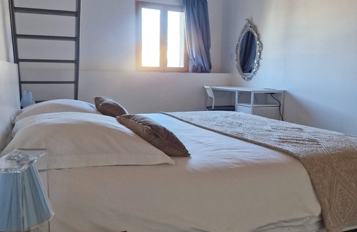 Montfrin Bed & Breakfast | N1 guest room at Relais de Bellemaison