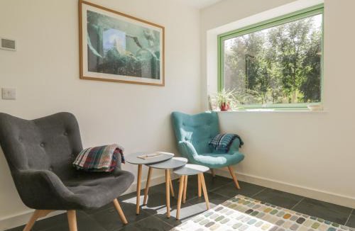 Forres House | Na Clamhanan