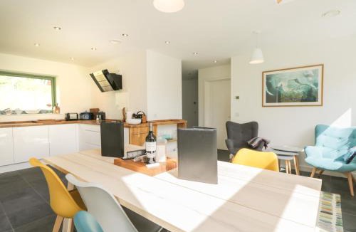 Forres House | Na Clamhanan