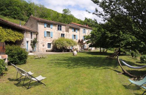 Courniou Bed & Breakfast | Nabat le Haut, chambre et table d'hotes
