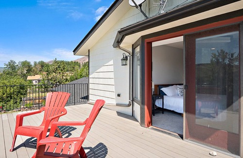 Naches House | Naches orchard views, 45 min to White Pass skiing!