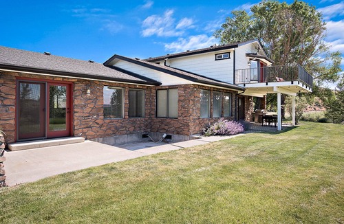 Naches House | Naches orchard views, 45 min to White Pass skiing!