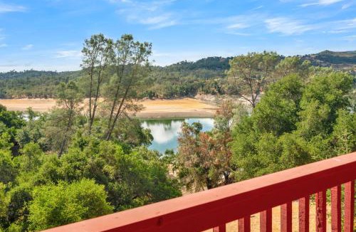 Oak Shores House | Naci Lakeview Retreat