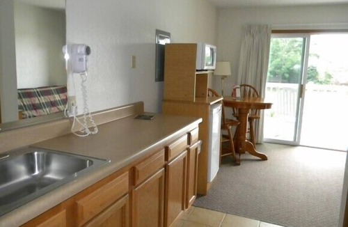 Ludington Hotel | Nader's Motel & Suites