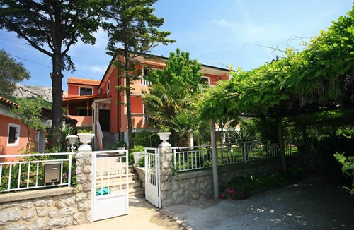 Jurandvor Apartment | Nadica 1st floor - Charming 1BR Apartment for Two, Parking Available