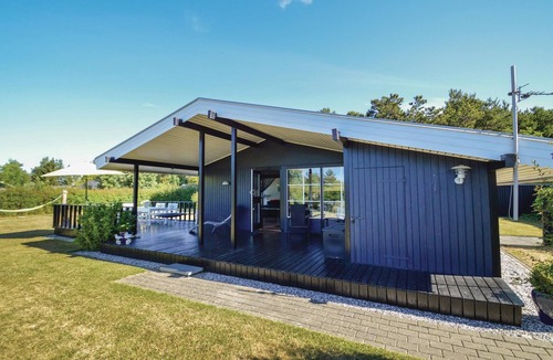 Knubbeløkke House | Næsby Strand is a quiet area where you can swim from the jetties or directly from the beach.
