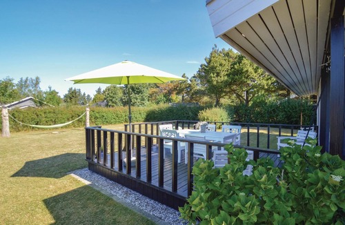 Knubbeløkke House | Næsby Strand is a quiet area where you can swim from the jetties or directly from the beach.