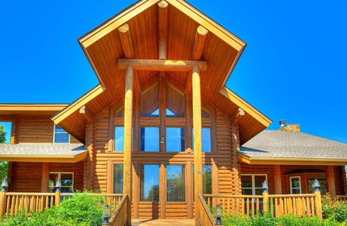 Wheatland Cabin | Naffcation Lodge OKC Cabin And Guest House Retreat On 5 Acres