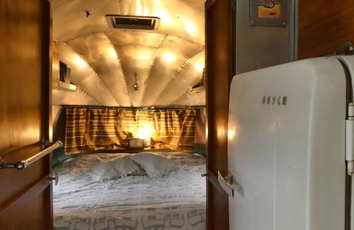 Manses Cabin | NAÏA American caravan from 1949 in the middle of nature