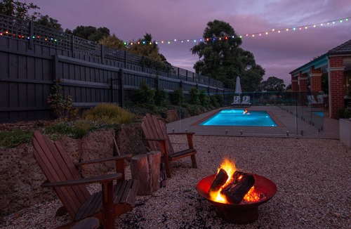 Romsey House | Naje House Macedon Ranges - Pool, Spa, Firepit