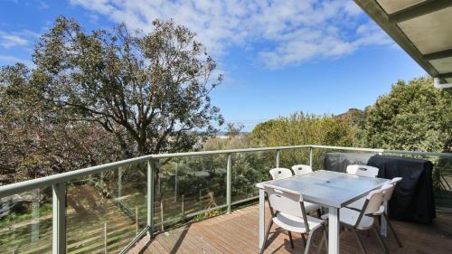 Lake Tyers Beach House | Nakarra - Spacious Family Beach Escape