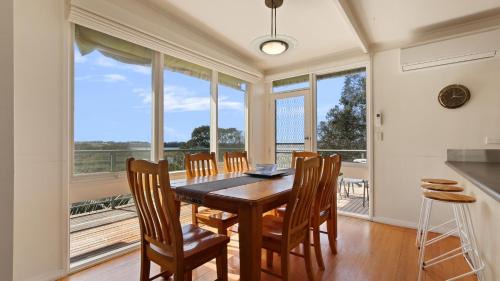 Lake Tyers Beach House | Nakarra - Spacious Family Beach Escape