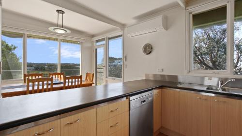 Lake Tyers Beach House | Nakarra - Spacious Family Beach Escape