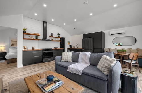 Porters Lake Villa | Nalu Lakeside Villa