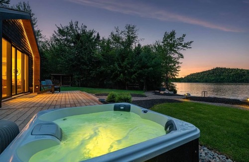 Porters Lake Villa | Nalu Lakeside Villa