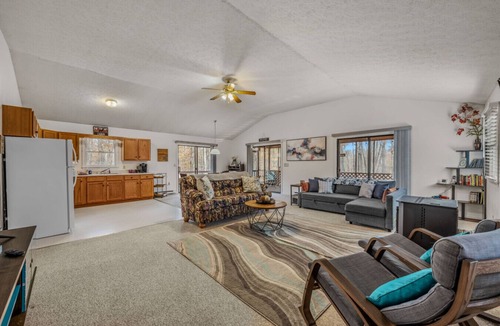 Great Cacapon Cabin | Namba Cabin - River Access | Pet Friendly | Grill | Wifi |Screen Porch