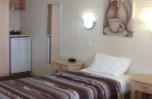 Nambour Hotel | Nambour Lodge Motel