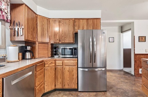 Baker City House | Nana`s Garden Home, 3 Bdrm, 2 Bath Home