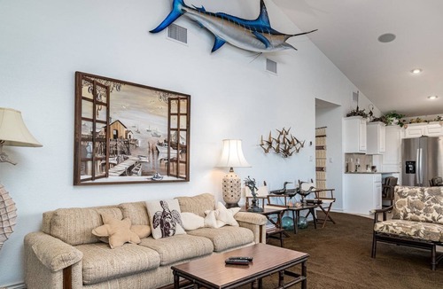 City-by-the Sea House | Nanas Cabana | Canal Views + Boat Dock!