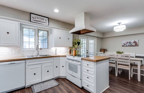 Derby House | Nancy`s Ranch + hot tub