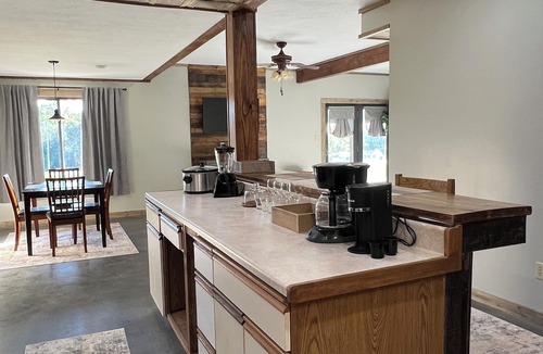Jonesboro House | Nanny's Place-Cozy Entire Home Getaway B&B by Shawnee Hills Wine Trail and Parks