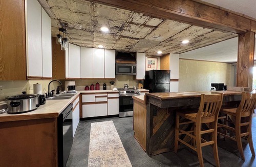 Jonesboro Bed & Breakfast | Nanny's Place- Cozy Rustic Getaway B&B by Shawnee Hills Wine Trail and Parks