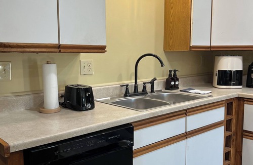 Jonesboro Bed & Breakfast | Nanny's Place- Cozy Rustic Getaway B&B by Shawnee Hills Wine Trail and Parks
