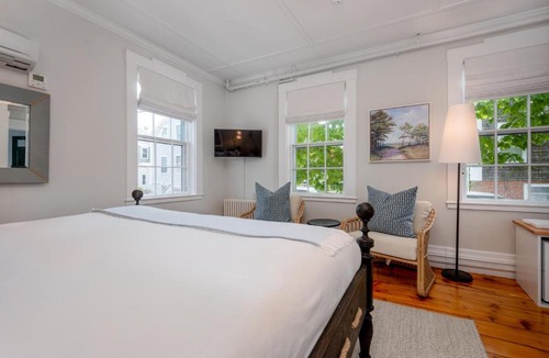 Nantucket Town Hotel | Nantucket Periwinkle
