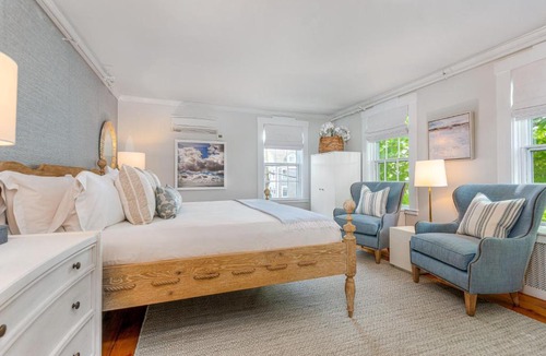 Nantucket Town Hotel | Nantucket Periwinkle
