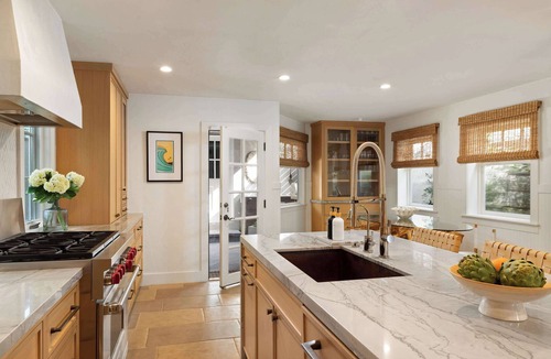 Beach Barber Tract House | Nantucket-Style Beach Home, Ocean Views and Rooftop Deck