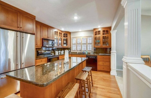 Downtown Cannon Beach House | Nantucket West - Hot Tub!