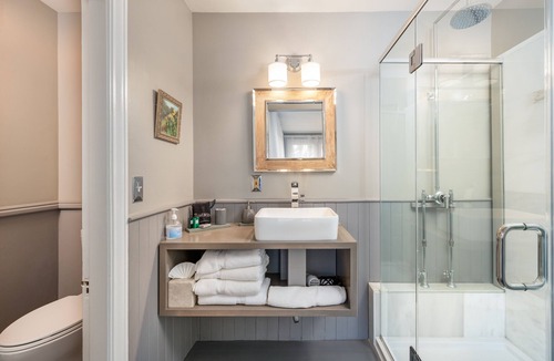 Half Moon Bay Bed & Breakfast | Nantucket Whale Inn